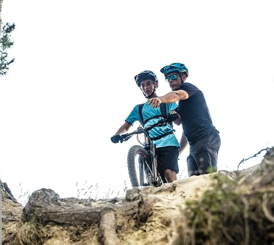 1-on-1 mountain bike coaching on the trail